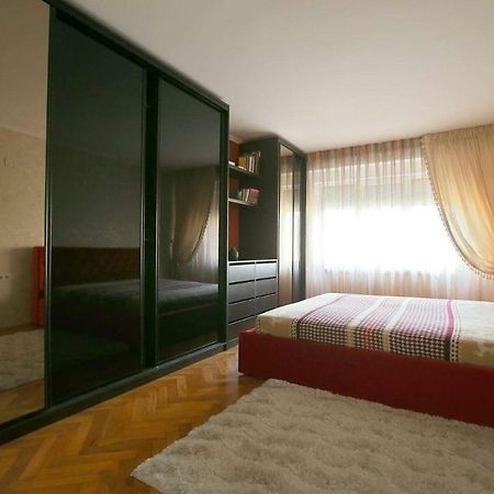 オラデアApartament Marcアパートメント エクステリア 写真