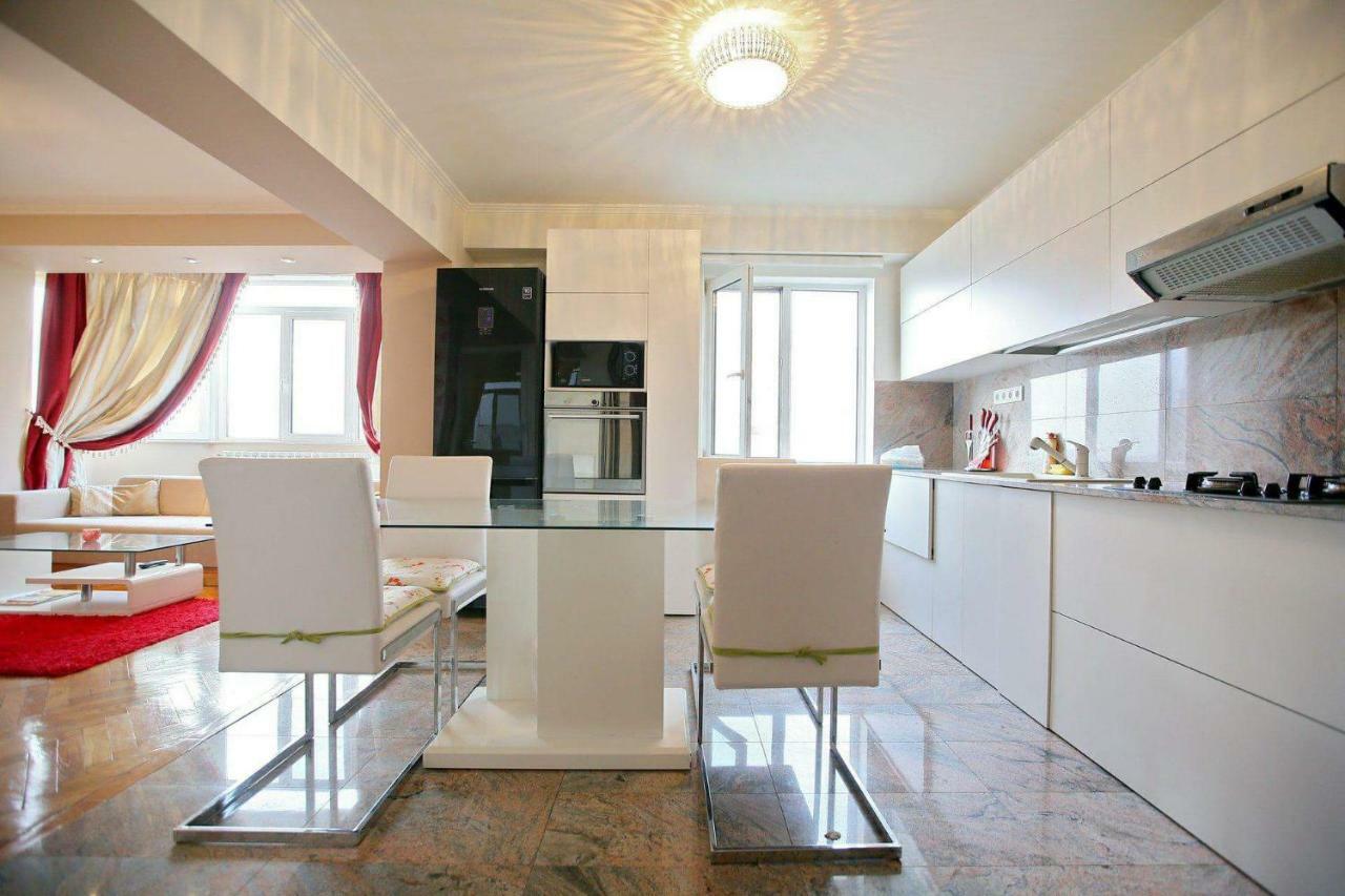 オラデアApartament Marcアパートメント エクステリア 写真
