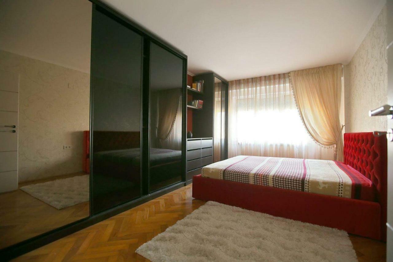 オラデアApartament Marcアパートメント エクステリア 写真